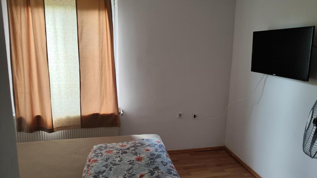 Saray Downtown Apartment Private Parking Free Wifi Szarajevó Kültér fotó